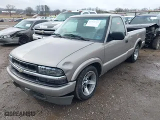 2000 Chevrolet S-10 LS with VIN 1GCCS14W2Y8168652, listed as a IAAI auction lot 41515733 with 263,672 mi miles. Bid and sale history available at carsss.com. Image 18.
