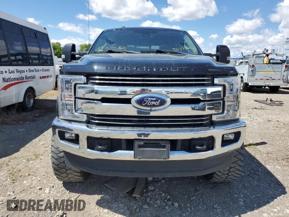 2017 Ford F-250 Lariat z VIN 1FT7W2BTXHEF17286, wystawiony jako Copart lot #55722875 z przebiegiem 75 231 mil mil oraz Czysty tytuł • Clean title. Historia ofert i sprzedaży dostępna na DreamBid. Obrazek 5.