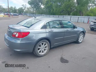 2007 Chrysler Sebring Touring z VIN 1C3LC56R17N521091, wystawiony jako IAAI lot #42202185 z przebiegiem 128 726 mil mil oraz . Historia ofert i sprzedaży dostępna na DreamBid. Obrazek 4.