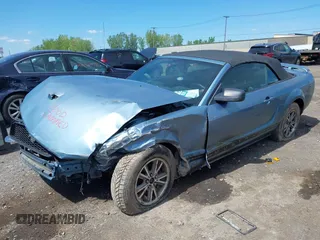 2005 Ford Mustang Deluxe z VIN 1ZVHT84N355249074, wystawiony jako IAAI lot #42298759 z przebiegiem 115 215 mil mil oraz . Historia ofert i sprzedaży dostępna na DreamBid. Obrazek 17.