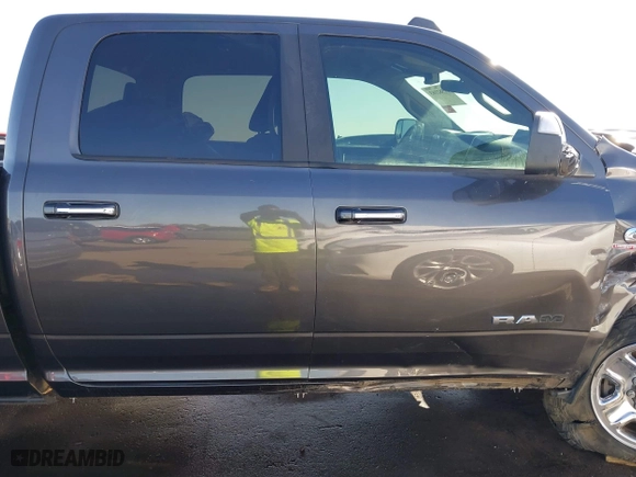 2019 Ram 2500 Big Horn with VIN 3C6UR5DL3KG519364, listed as a IAAI auction lot 41582163 with 21,881 mi miles. Bid and sale history available at carsss.com. Image 14.