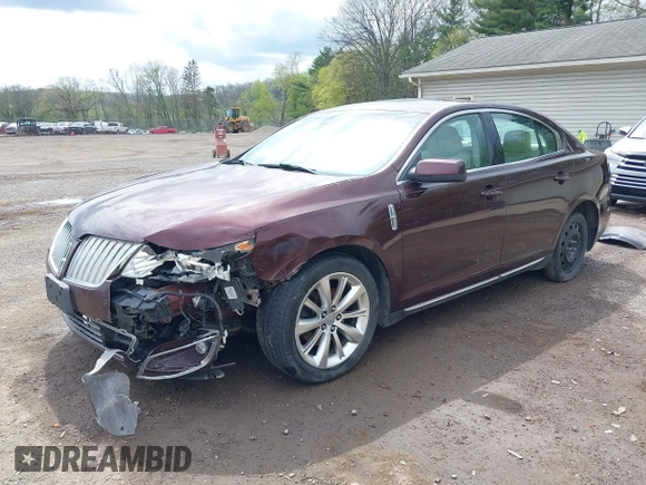 2009 Lincoln MKS z VIN 1LNHM93R09G612169, wystawiony jako IAAI lot #42126437 z przebiegiem 158 393 mil mil oraz . Historia ofert i sprzedaży dostępna na DreamBid. Obrazek 2.