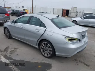2018 Mercedes-Benz CLA 250 z VIN WDDSJ4EBXJN593951, wystawiony jako IAAI lot #42465181 z przebiegiem 76 114 mil mil oraz . Historia ofert i sprzedaży dostępna na DreamBid. Obrazek 3.