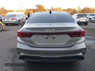 2023 Kia Forte LXS z VIN 3KPF24AD5PE606683, wystawiony jako IAAI lot #41216622 z przebiegiem 38 827 mil mil oraz . Historia ofert i sprzedaży dostępna na DreamBid. Obrazek 16.