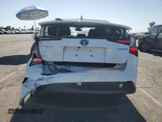 2021 Toyota Prius L Eco z VIN JTDKAMFU4M3145800, wystawiony jako Copart lot #59180285 z przebiegiem 33 991 mil mil oraz Czysty tytuł • Clean title. Historia ofert i sprzedaży dostępna na DreamBid. Obrazek 6.