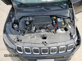 2025 Jeep Compass Latitude z VIN 3C4NJDBN1ST523066, wystawiony jako Copart lot #62210785 z przebiegiem 17 662 mil mil oraz Czysty tytuł • Clean title. Historia ofert i sprzedaży dostępna na DreamBid. Obrazek 12.