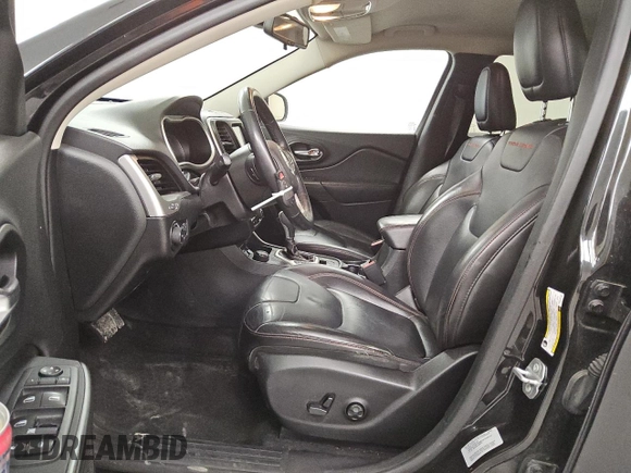 2015 Jeep Cherokee Trailhawk with VIN 1C4PJMBSXFW746138, listed as a Copart auction lot 49877985 with 86,820 mi miles and Clean Title. Bid and sale history available at carsss.com. Image 7.