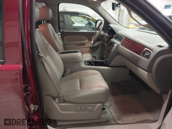 2011 GMC Yukon SLT with VIN 1GKS2CE08BR308792, listed as a IAAI auction lot 41633427 with 216,483 mi miles. Bid and sale history available at carsss.com. Image 5.