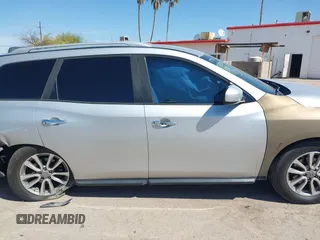 2016 Nissan Pathfinder S with VIN 5N1AR2MN1GC613261, listed as a IAAI auction lot 42024004 with 231,212 mi miles. Bid and sale history available at carsss.com. Image 13.