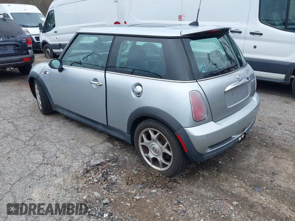 2005 MINI Hardtop S with VIN WMWRE33445TD93578, listed as a IAAI auction lot 42044654 with 150,123 mi miles and . Bid and sale history available at DreamBid. Image 3.