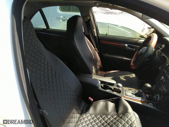 2008 Mercedes-Benz C-Class 3.0L Sport with VIN WDDGF54X48F043532, listed as a IAAI auction lot 41911026 with 443,414 mi miles. Bid and sale history available at carsss.com. Image 5.