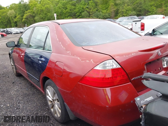 2007 Honda Accord LX SE z VIN 1HGCM56337A204233, wystawiony jako IAAI lot #42306130 z przebiegiem 240 178 mil mil oraz . Historia ofert i sprzedaży dostępna na DreamBid. Obrazek 3.