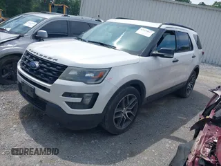 2016 Ford Explorer Sport z VIN 1FM5K8GT8GGA23182, wystawiony jako IAAI lot #42479915 z przebiegiem 160 099 mil mil oraz . Historia ofert i sprzedaży dostępna na DreamBid. Obrazek 2.