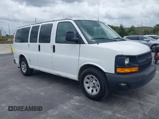 2014 Chevrolet Express Passenger LS z VIN 1GNSGBF44E1144623, wystawiony jako IAAI lot #41773833 z przebiegiem 94 425 mil mil oraz . Historia ofert i sprzedaży dostępna na DreamBid. Obrazek 1.