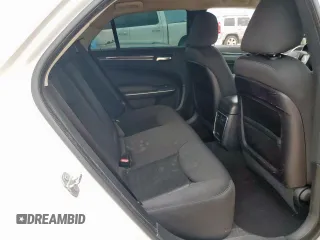 2019 Chrysler 300 Touring z VIN 2C3CCAAG7KH690628, wystawiony jako Copart lot #59369515 z przebiegiem 91 820 mil mil oraz Szkoda całkowita • Salvage title. Historia ofert i sprzedaży dostępna na DreamBid. Obrazek 10.