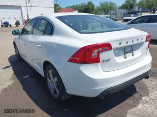 2013 Volvo S60 T5 Premier with VIN YV1612FS7D2197278, listed as a IAAI auction lot 42035502 with 113,484 mi miles. Bid and sale history available at carsss.com. Image 3.