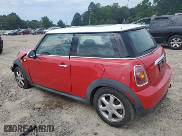 2009 MINI Hardtop z VIN WMWMF33569TW79600, wystawiony jako Copart lot #58392825 z przebiegiem 121 371 mil mil oraz Czysty tytuł • Clean title. Historia ofert i sprzedaży dostępna na DreamBid. Obrazek 2.