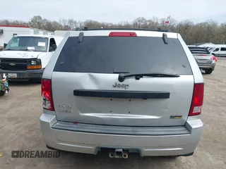 2007 Jeep Grand Cherokee Laredo with VIN 1J8HR48P77C570936, listed as a IAAI auction lot 41945531 with 200,821 mi miles. Bid and sale history available at carsss.com. Image 16.