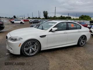 2016 BMW M5 z VIN WBSFV9C52GG343300, wystawiony jako Copart lot #49419563 z przebiegiem 39 217 mil mil oraz . Historia ofert i sprzedaży dostępna na DreamBid. Obrazek 1.