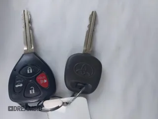 2010 Toyota Corolla z VIN 1NXBU4EE2AZ235143, wystawiony jako IAAI lot #42296343 z przebiegiem 194 187 mil mil oraz . Historia ofert i sprzedaży dostępna na DreamBid. Obrazek 11.