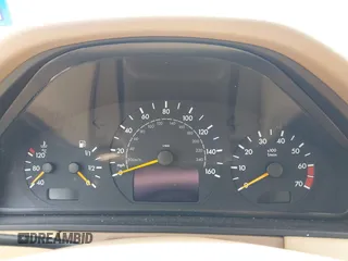 2000 Mercedes-Benz E-Class with VIN WDBJF82JXYX035704, listed as a IAAI auction lot 42045969 with 1 mi miles. Bid and sale history available at carsss.com. Image 7.