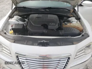 2014 Chrysler 300 z VIN 2C3CCAAG4EH186221, wystawiony jako Copart lot #54494295 z przebiegiem 119 465 mil mil oraz Szkody całkowita. Historia ofert i sprzedaży dostępna na DreamBid. Obrazek 11.