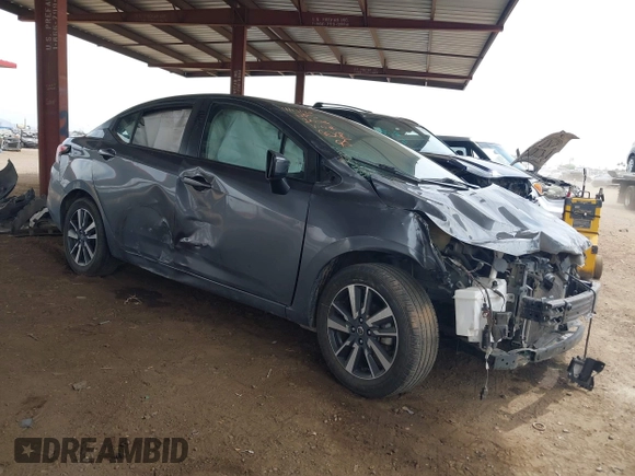 2021 Nissan Versa SV z VIN 3N1CN8EV4ML862408, wystawiony jako IAAI lot #42233052 z przebiegiem 80 435 mil mil oraz . Historia ofert i sprzedaży dostępna na DreamBid. Obrazek 1.
