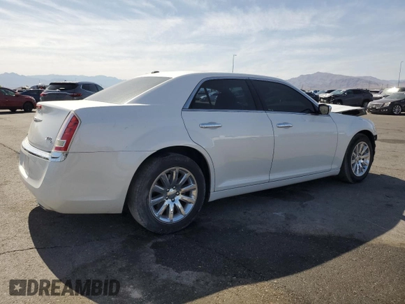 2012 Chrysler 300 C z VIN 2C3CCAET6CH195930, wystawiony jako Copart lot #54779835 z przebiegiem 103 022 mil mil oraz Szkoda całkowita • Salvage title. Historia ofert i sprzedaży dostępna na DreamBid. Obrazek 3.