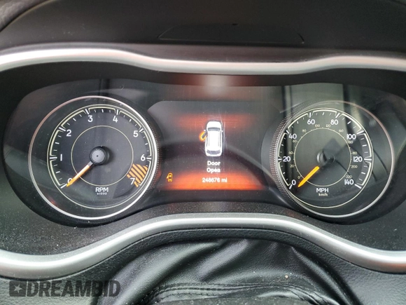 2015 Jeep Cherokee Trailhawk z VIN 1C4PJMBB1FW528766, wystawiony jako Copart lot #46879355 z przebiegiem 248 676 mil mil oraz Szkoda całkowita • Salvage title. Historia ofert i sprzedaży dostępna na DreamBid. Obrazek 9.