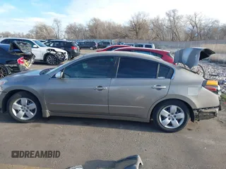 2007 Nissan Altima 2.5 S with VIN 1N4AL21E07C129405, listed as a IAAI auction lot 41883830 with 169,938 mi miles. Bid and sale history available at carsss.com. Image 15.