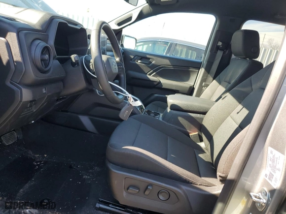 2024 Chevrolet Colorado 4WD Trail Boss with VIN 1GCPTEEK2R1285398, listed as a Copart auction lot 50782215 with 2,352 mi miles and Salvage Title. Bid and sale history available at carsss.com. Image 7.