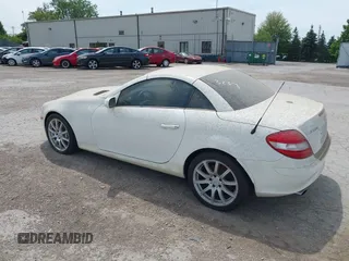 2006 Mercedes-Benz SLK 350 z VIN WDBWK56FX6F080862, wystawiony jako IAAI lot #42153239 z przebiegiem 180 624 mil mil oraz . Historia ofert i sprzedaży dostępna na DreamBid. Obrazek 3.