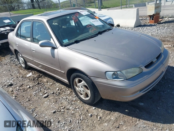 1998 Toyota Corolla VE z VIN 2T1BR18E2WC019524, wystawiony jako IAAI lot #41997009 z przebiegiem 255 968 mil mil oraz . Historia ofert i sprzedaży dostępna na DreamBid. Obrazek 1.