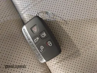 2020 Land Rover Range Rover Velar R-Dynamic S с VIN SALYK2FV7LA255568, выставлен на аукционе IAAI как лот 42484938 с пробегом 70 527 миль миль и . История ставок и продаж доступна на DreamBid. Изображение 11.