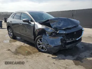 2023 Mazda CX-30 S Premium z VIN 3MVDMBDM9PM558451, wystawiony jako Copart lot #53997465 z przebiegiem 27 633 mil mil oraz Nie do naprawy • Non repairable. Historia ofert i sprzedaży dostępna na DreamBid. Obrazek 4.