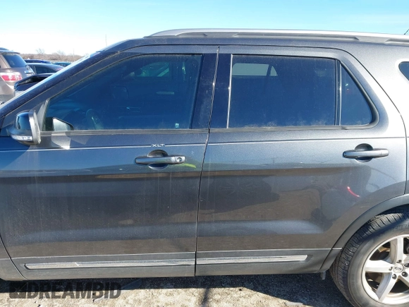 2018 Ford Explorer XLT z VIN 1FM5K7D8XJGA41555, wystawiony jako IAAI lot #41301991 z przebiegiem 46 248 mil mil oraz . Historia ofert i sprzedaży dostępna na DreamBid. Obrazek 14.