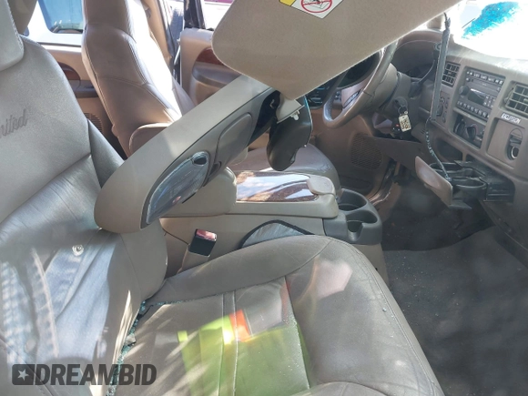 2001 Ford Excursion Limited с VIN 1FMNU43S11EB30853, выставлен на аукционе IAAI как лот 40811430 с пробегом 160 527 миль миль и . История ставок и продаж доступна на DreamBid. Изображение 5.
