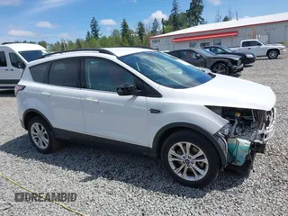 2018 Ford Escape SE z VIN 1FMCU9GD6JUB45046, wystawiony jako IAAI lot #42314262 z przebiegiem 107 962 mil mil oraz . Historia ofert i sprzedaży dostępna na DreamBid. Obrazek 14.