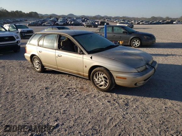 1998 Saturn SW z VIN 1G8ZK8279WZ246084, wystawiony jako Copart lot #77267514 z przebiegiem 143 224 mil mil oraz Czysty tytuł • Clean title. Historia ofert i sprzedaży dostępna na DreamBid. Obrazek 4.