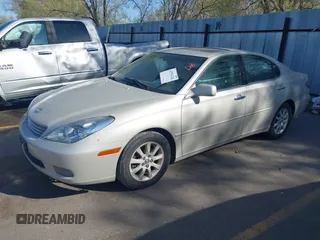 2002 Lexus ES 300 with VIN JTHBF30G720075205, listed as a IAAI auction lot 41991314 with 192,755 mi miles. Bid and sale history available at carsss.com. Image 2.
