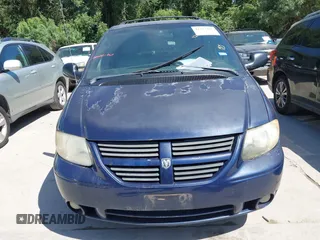 2005 Dodge Caravan SXT with VIN 2D4GP44L55R166164, listed as a IAAI auction lot 42633217 with 168,849 mi miles and . Bid and sale history available at DreamBid. Image 6.