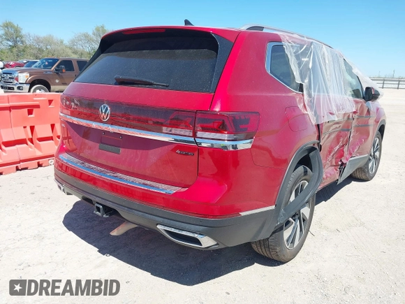 2024 Volkswagen Atlas SEL with VIN 1V2BR2CA3RC533646, listed as a IAAI auction lot 41772115 with 10,498 mi miles and . Bid and sale history available at DreamBid. Image 4.