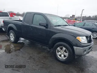 2009 Nissan Frontier LE z VIN 1N6AD06W79C407746, wystawiony jako IAAI lot #41853752 z przebiegiem 59 526 mil mil oraz . Historia ofert i sprzedaży dostępna na DreamBid. Obrazek 1.