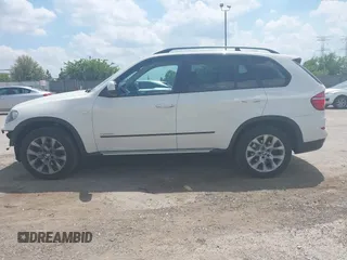 2011 BMW X5 35i z VIN 5UXZV4C55BL739890, wystawiony jako IAAI lot #42268402 z przebiegiem 82 719 mil mil oraz . Historia ofert i sprzedaży dostępna na DreamBid. Obrazek 15.
