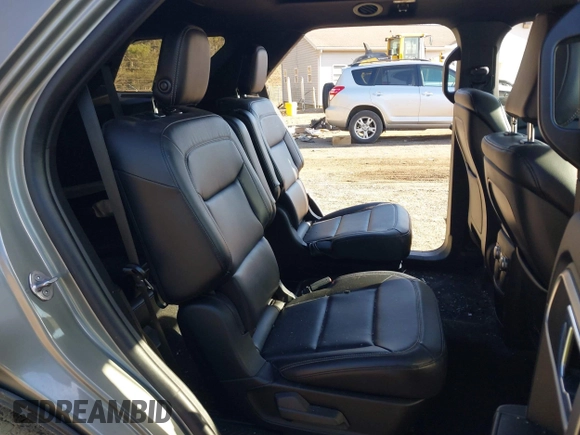 2020 Ford Explorer XLT with VIN 1FMSK8DH7LGC25007, listed as a IAAI auction lot 41772003 with 68,605 mi miles and . Bid and sale history available at carsss.com. Image 8.