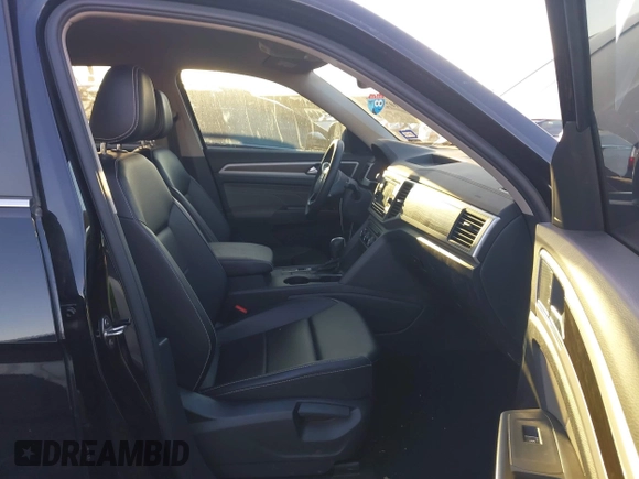2023 Volkswagen Atlas SE z VIN 1V2DP2CA5PC556082, wystawiony jako IAAI lot #41072963 z przebiegiem 31 670 mil mil oraz . Historia ofert i sprzedaży dostępna na DreamBid. Obrazek 5.