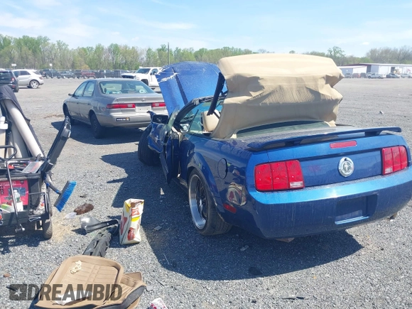 2006 Ford Mustang Standard z VIN 1ZVFT84N265125323, wystawiony jako IAAI lot #42093087 z przebiegiem 193 533 mil mil oraz . Historia ofert i sprzedaży dostępna na DreamBid. Obrazek 3.