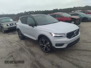 2020 Volvo XC40 R-Design с VIN YV4162UM2L2305405, выставлен на аукционе IAAI как лот 41531111 с пробегом 82 352 миль миль и . История ставок и продаж доступна на DreamBid. Изображение 1.