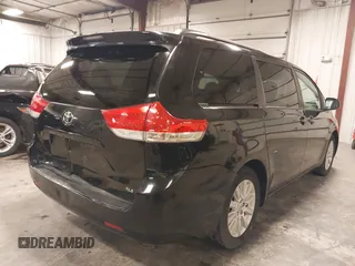 2012 Toyota Sienna XLE AAS z VIN 5TDYK3DC5CS223378, wystawiony jako IAAI lot #42164070 z przebiegiem 163 338 mil mil oraz . Historia ofert i sprzedaży dostępna na DreamBid. Obrazek 4.