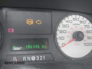 2005 Ford F-250 XL z VIN 1FTSW21P45EB09246, wystawiony jako IAAI lot #42441183 z przebiegiem 186 148 mil mil oraz . Historia ofert i sprzedaży dostępna na DreamBid. Obrazek 7.